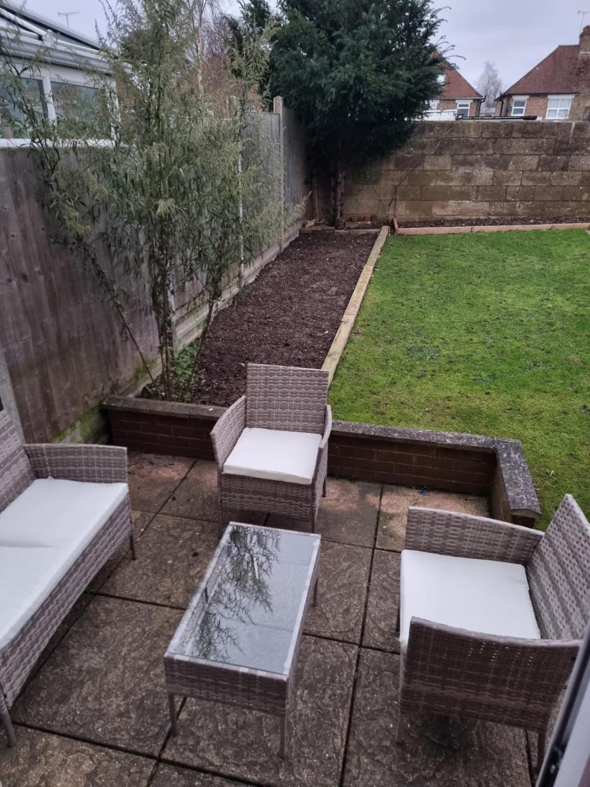 Lush House Close To Ashford Town Centre With Driveway Exterior photo