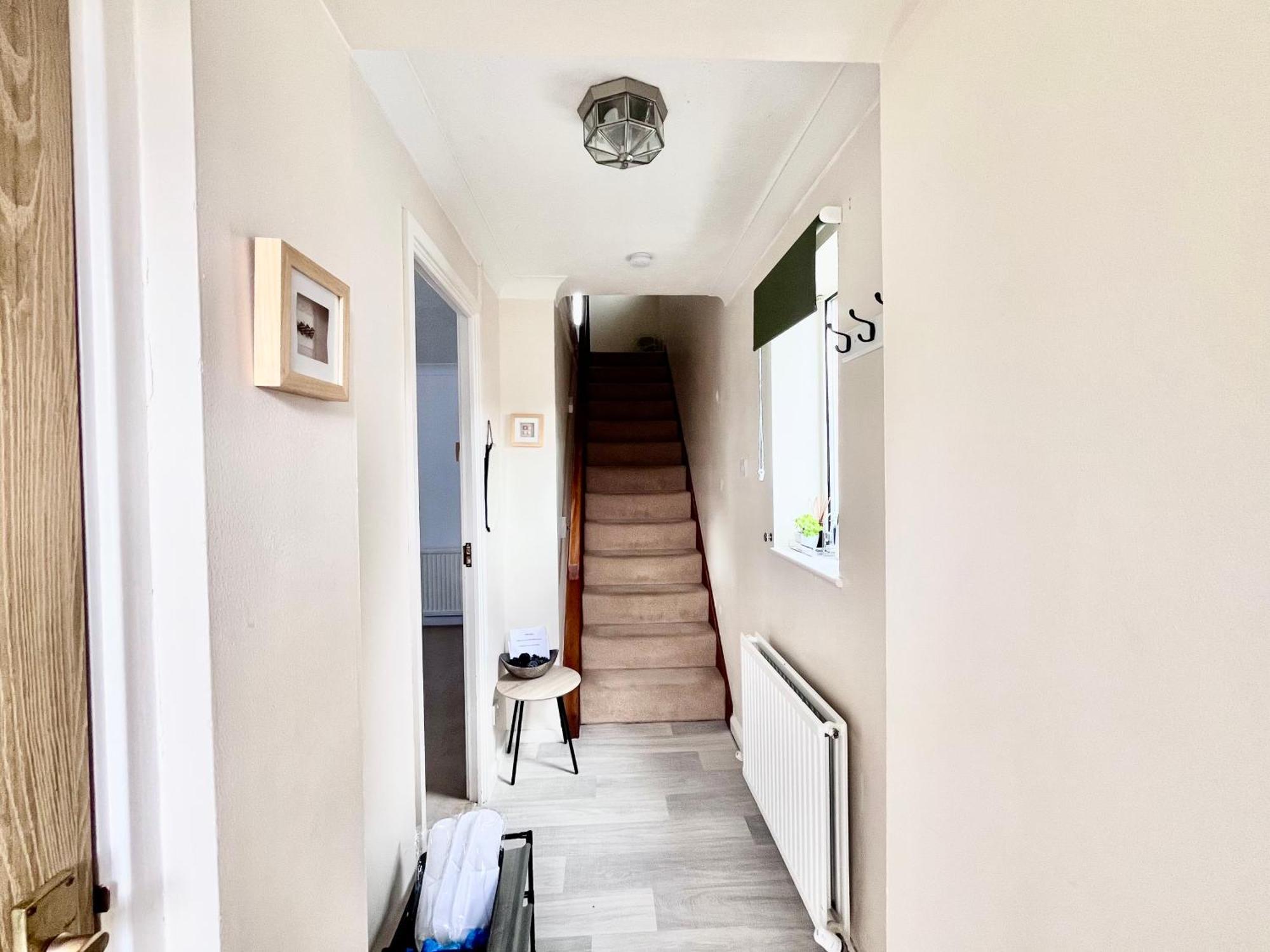 Lush House Close To Ashford Town Centre With Driveway Exterior photo